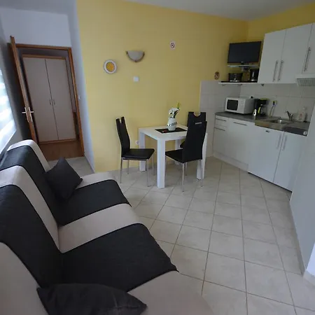 アパート Geli ヴィル